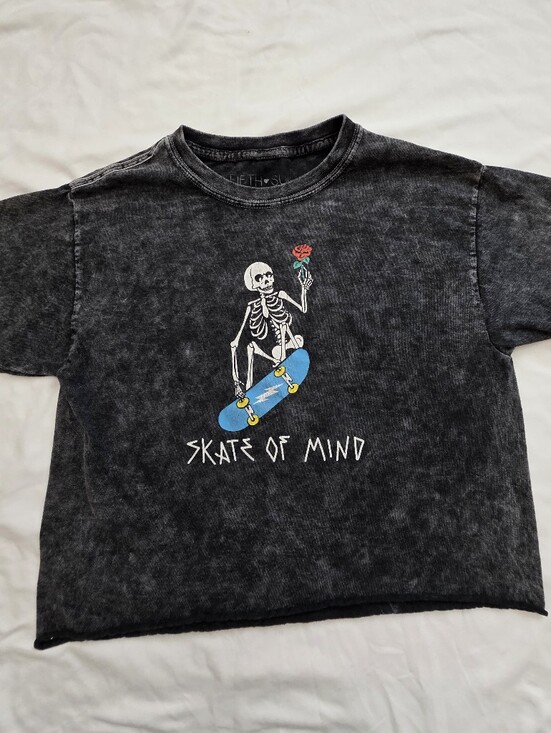 Fifth Sun Tops - Acid-wash Black Graphic Tee‎ Skeleton Rose Skateboarding Skate of Mind Retro XS